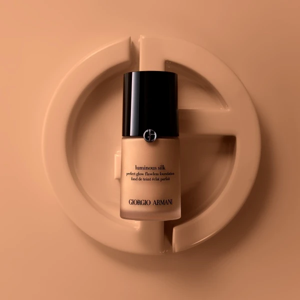ARMANI Luminous Silk Совершенное Освежающее Тональное Средство с Естественным Сиянием 30мл 2