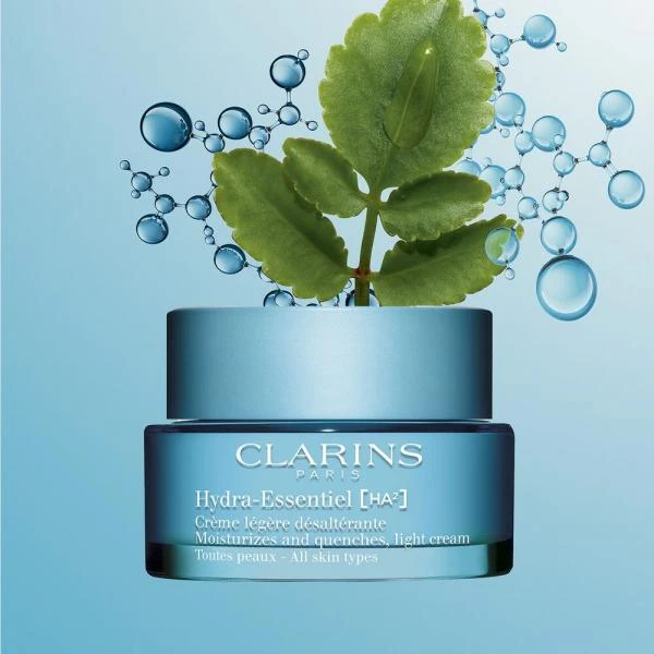 Легкий увлажняющий крем Hydra Essentiel с двойной гиалуроновой кислотой от Clarins 01